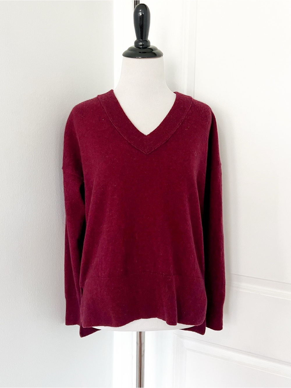 Madewell 100% Cashmere Wine Red V-Neck Sweater - Small